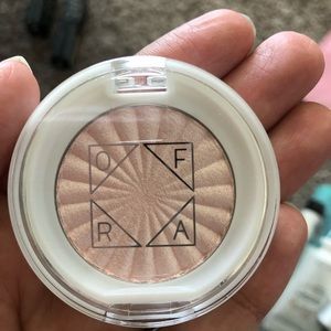 Ofra pillow talk highlighter NWT